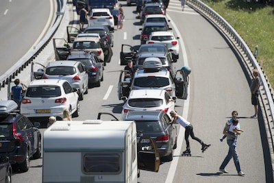 LIVE vakantieblog | Vakantiedrukte op Europese wegen: toeristen moeten ruim 3 uur aanschuiven