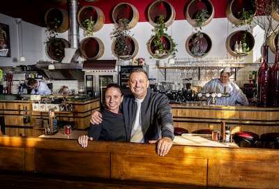Twee jaar was dit restaurant dicht na een brand, onder de nieuwe eigenaar is het een heerlijke plek