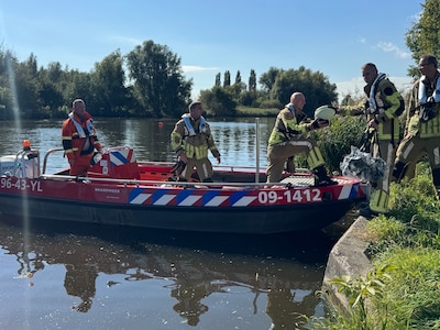 Brandweer heeft handen vol aan ondergrondse veenbrand op eiland