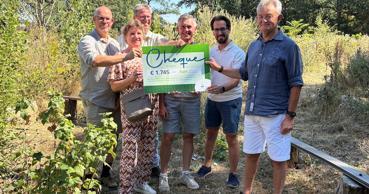 Oud-wethouders schenken bedrag voor afscheidscadeau aan IVN Bernheze