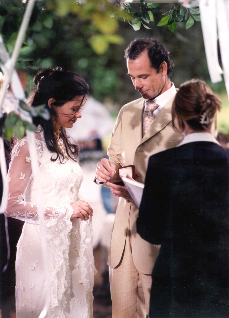 Ludo treedt in 2002 in het huwelijk met de dubbelganger van Janine in soap Goede tijden, slechte tijden.