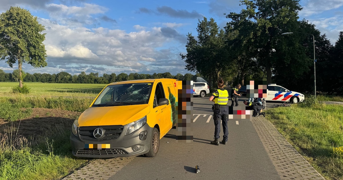 Wielrenner zwaargewond na botsing met pakketbus in Gemert