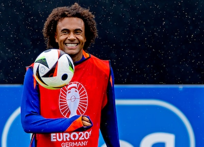 Bondscoach Xavi roept Joshua Zirkzee op als vervanger voor geblesseerde Brian Brobbey
