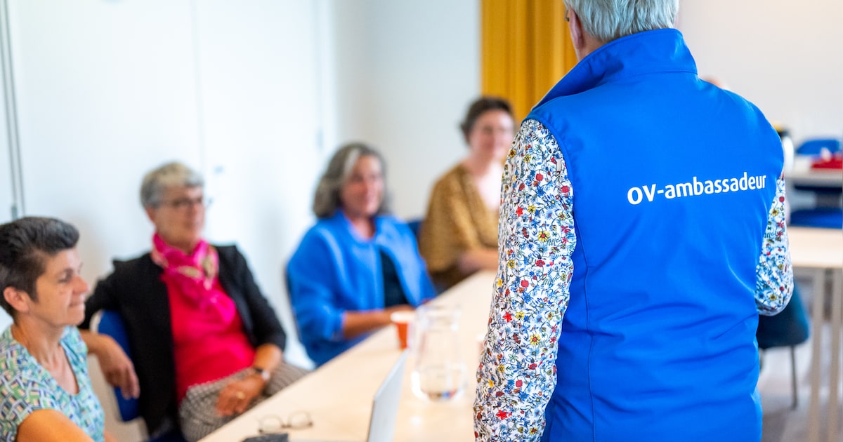 Reizigers in Elburg worden op weg geholpen met ov-inloopspreekuur