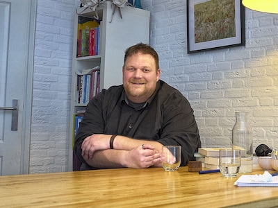 Hoe de problemen van zijn moeder in Leon (38) terugkomen: ‘Ik wilde niemand tot last zijn’