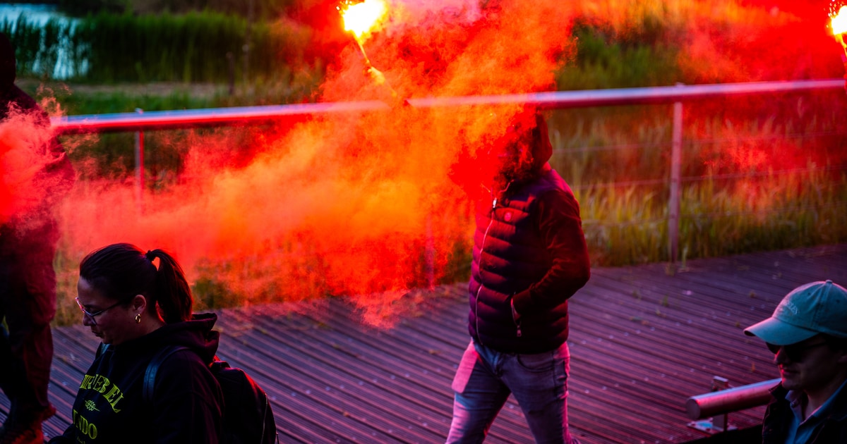 Relschopper (20) schoot met xxl-bazooka 380 vuurpijlen naar agenten bij azc-protest in IJsselstein
