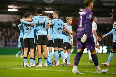 Doelpuntenfestijn in Velsen-Zuid: Steijn maakt derde treffer voor Feyenoord bij Telstar