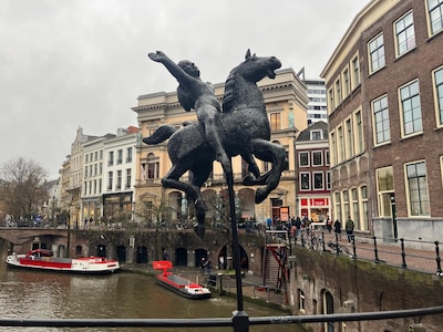 Utrechtse mysteries: dit is het verhaal van het vrolijke meisje op de Oudegracht