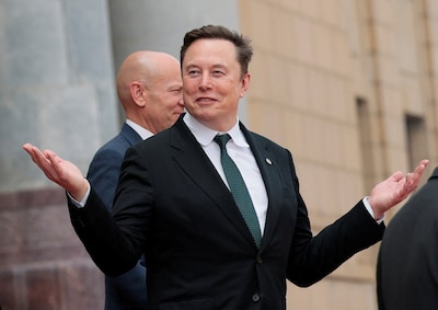 Elon Musk to become first-ever trillionaire: net worth rising by $1 million per minute