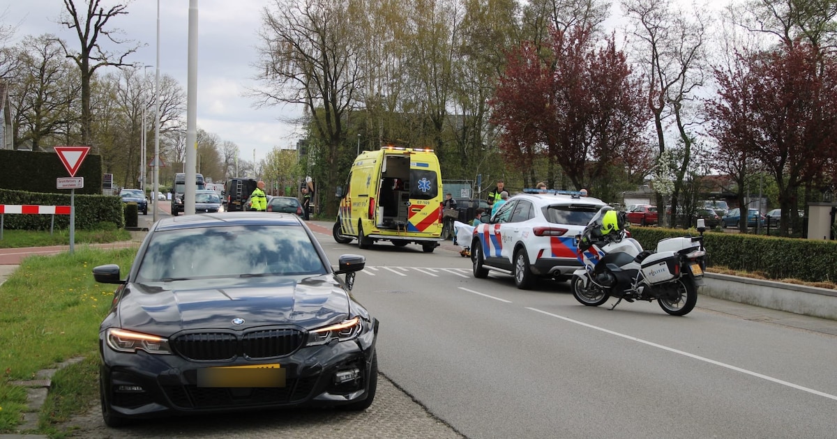 Fietser gewond bij botsing op de Wesselseweg in Kootwijkerbroek