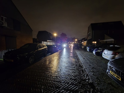 Dorp compleet overvallen door kickboksgala in dorpshuis: ‘Óveral auto’s en urineren tegen schuttinge