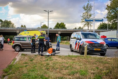 Fietsbezorger gewond na botsing met auto in Rotterdam