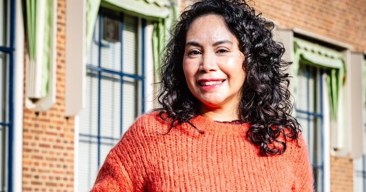 Stadsdichter Dewi heeft haar eigen stijl: ‘Ik schrijf wat er door mijn hoofd gaat’