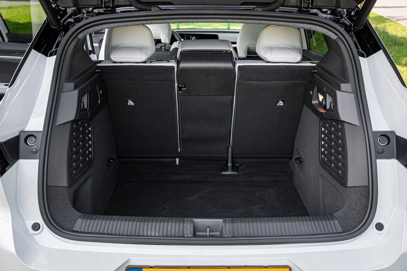 Bijna Een Kilo Hennep In De Achterbak En Toch Vrijspraak: Politie Mocht De Auto Niet Controleren~a13e4119
