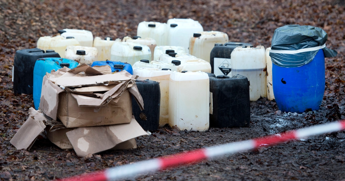 Gedumpte ‘drugsvaten’ op drie plekken in Midden-Delfland: dit moet je doen als je ze vindt