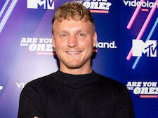 Kaj Gorgels op Ibiza bezocht door Special Forces VIPS-staflid en Danique Bossers op de lange lat in Oostenrijk