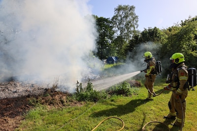 Veel rook bij brand aan de Postweg in Lunteren