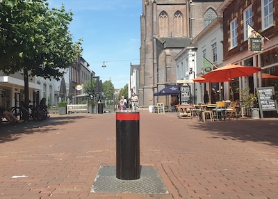 Blokkeerpaaltjes blijven omlaag: bijna duizend boetes voor bestuurders die tóch voetgangersgebied in