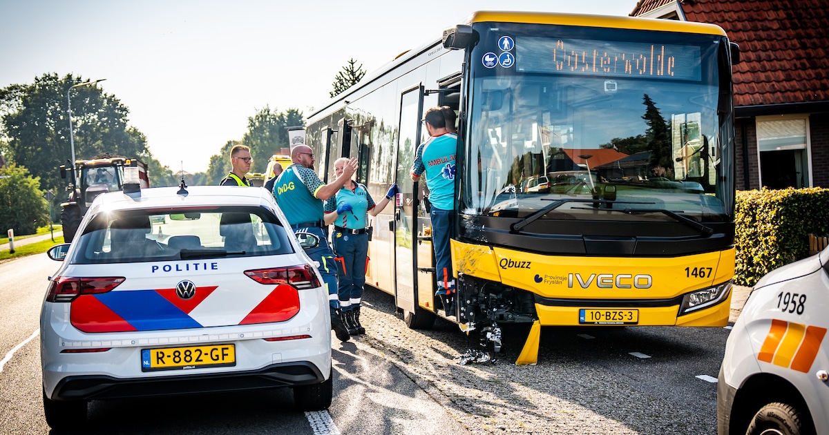 Lijnbus en auto botsten in Hoornsterzwaag