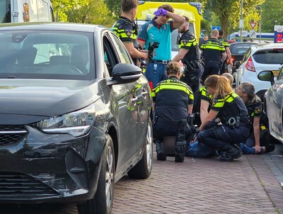 Spookrijder beschadigde vijf auto’s op rotonde, resultaat bloedtest nog niet bekend