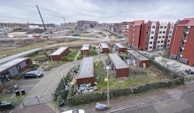Zeven huisjes voor mensen die overlast veroorzaken verplaatst naar locatie 100 meter naast A2 Leidsc