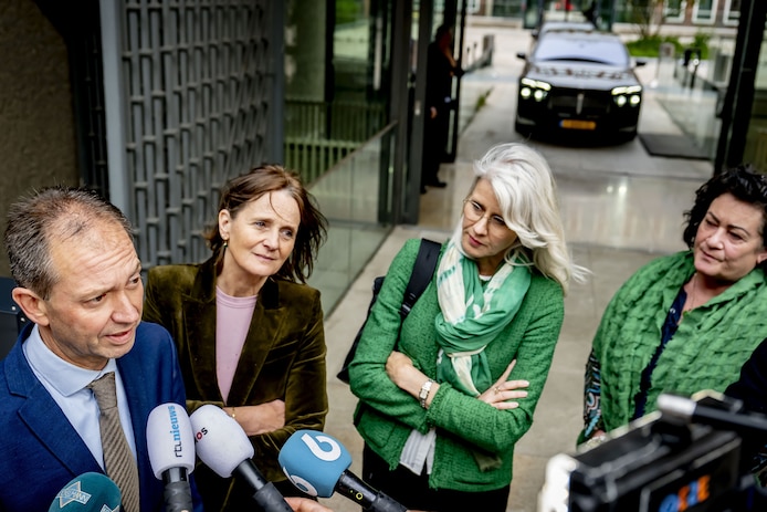 bbb-vicepremier-mona-keijzer-staat-samen-met-haar-partijleider-caroline-van-der-plas-nsc-vicepremier-eddy-van-hijum-en-nsc-leider-nicolien-van-vroonhovende-pers-te-woord-na-een-overleg-met-premier-schoof-over-de-vrijgekomen-pvv-ministersposten