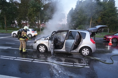 Auto vliegt spontaan in brand op de Ceintuurbaan in Zwolle