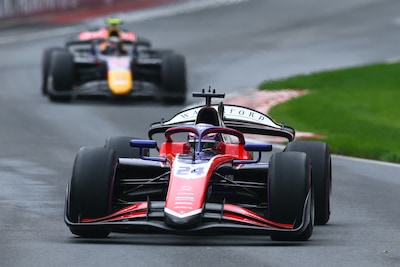 Nederlander laat kans op eerste F2-zege liggen door crash, koude en natte omstandigheden in Canada