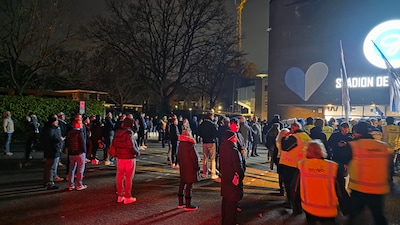 800 sup­por­ters van De Graafschap terugge­stuurd, omdat ze zich ‘weigerden te laten fouilleren’: ME