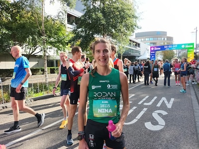 LIVE Marathon Eindhoven | Belgische Nina Lauwaert wint halve marathon na jaren blessureleed: ‘Vandaa