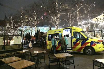 Man (50) naar ziekenhuis na mishandeling op het Plein, politie houdt verdachte aan in onderzoek