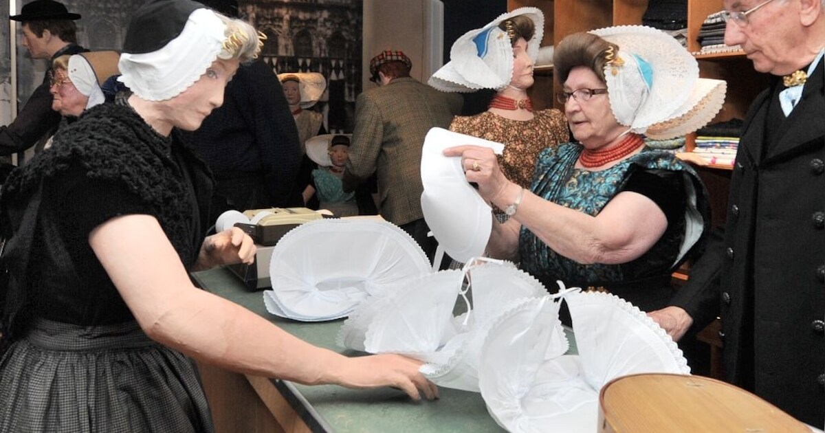 Aantal Zeeuwse vrouwen in klederdracht gehalveerd