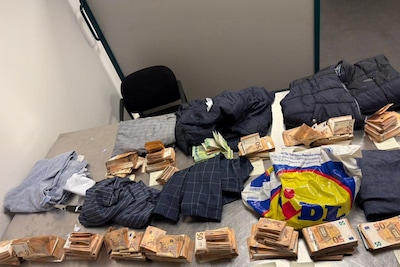 Man met 250.000 euro contant geld in bagage loopt tegen lamp tijdens controle op Eindhoven Airport