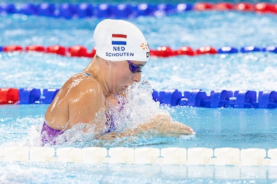 Vlak voor het einde ingehaald: Tes Schouten grijpt net naast EK-medaille op 200 meter schoolslag
