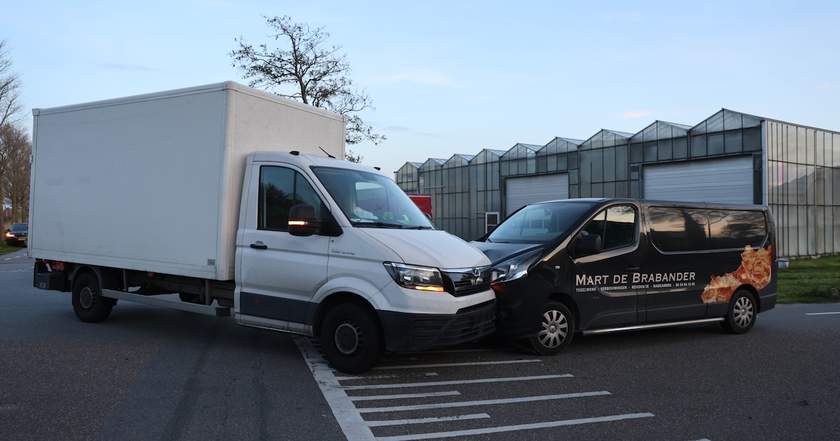 Twee voertuigen in botsing op kruising bij de Bospolder in Honselersdijk