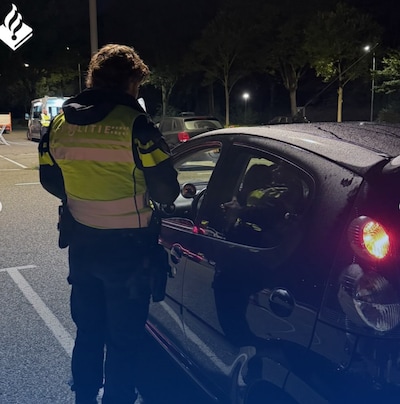 Verkeerscontrole in Ridderkerk levert drie aanhoudingen en bijna 70.000 euro aan belastinggeld op