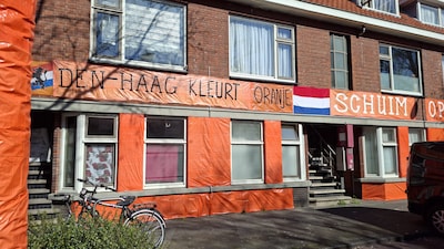 Zien! De Marktweg in Den Haag kleurt oranje