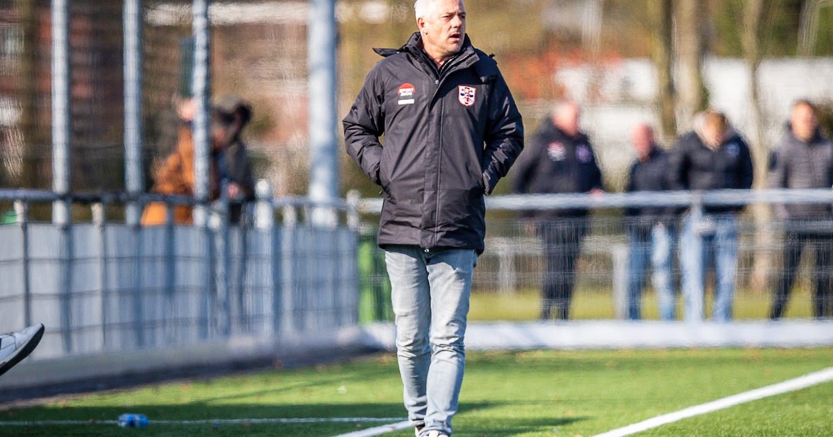 Alphia strikt nieuwe hoofdtrainer die vorig seizoen titel voor de neus wegkaapte