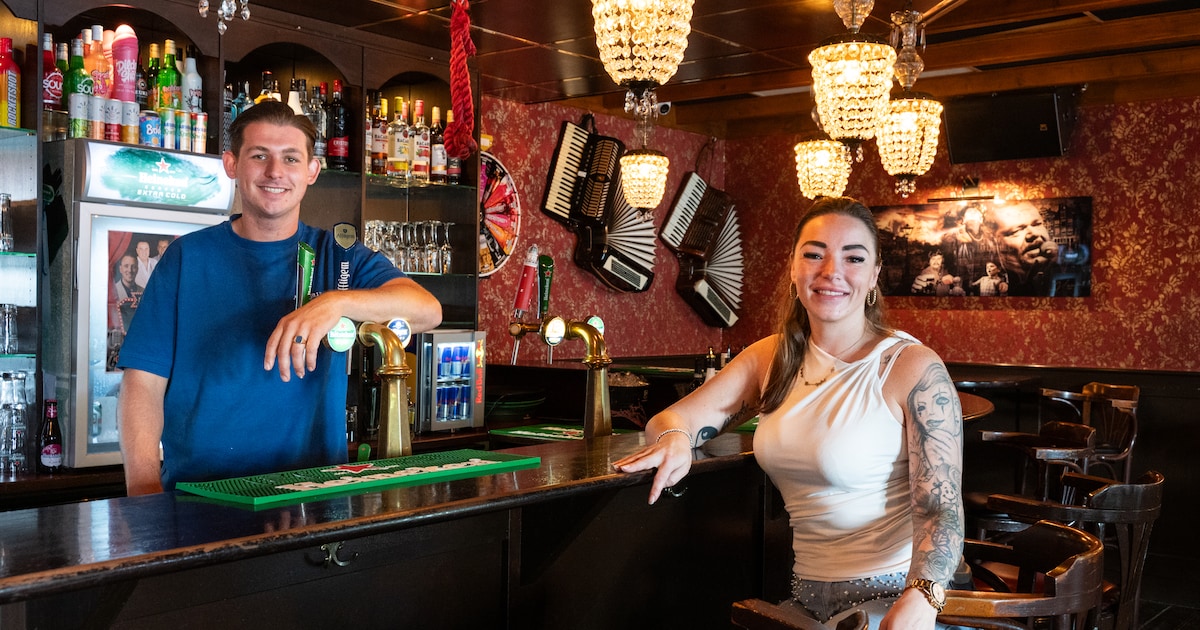 Jasper en Jamie kochten dit jaar een café: ‘We vallen in Ons Kroegie van de ene verbazing in de ande