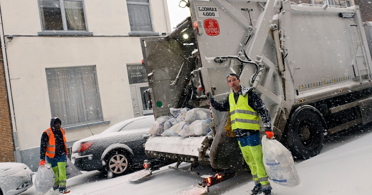 Huisvuil in Sint Jacobsstraat blijft staan door winters weer: “Bewoners mogen volgende ophaling extr