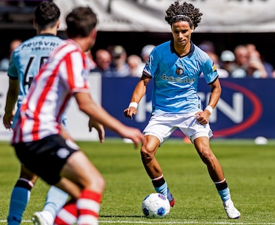 Gjivai Zechiël zag in zichzelf een leider van Feyenoord en laat dat nu ook zien: ‘Hij is een fantastische speler’
