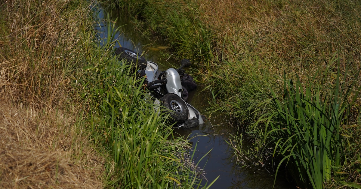 Scootmobilist belandt in sloot aan Bovenmolenweg in Pijnacker
