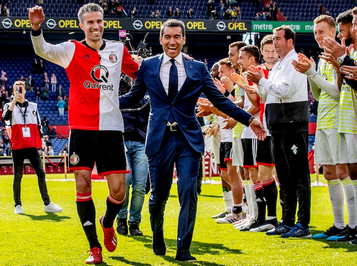 Van Bronckhorst naar Chinese partnerclub van Ajax | Nederlands voetbal |  AD.nl