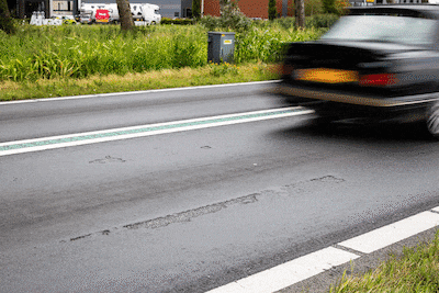 Twee maanden na opknapbeurt zit deze N-weg weer vol gaten en hobbels
