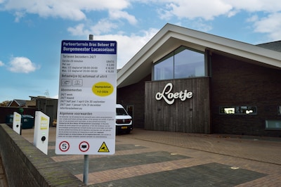 Onaangenaam toetje bij Loetje: gasten moeten betalen voor parkeren, buurt vreest onveilige situaties