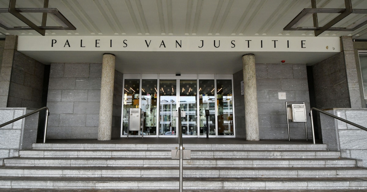 Celstraf en rijverbod geëist tegen chauffeur die motorrijder in Scherpenzeel het ziekenhuis in rijdt