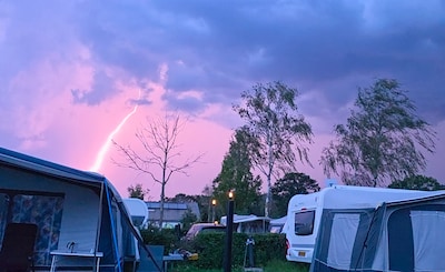 LIVE Hitte in Brabant | Code geel door hitte en onweer in de nacht: dit staat Brabanders deze warme 