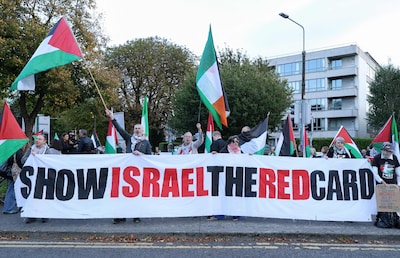 Waarom de beladen ‘thuiswedstrijd’ van Ierland tegen Israël in een Servisch dorpje wordt gespeeld