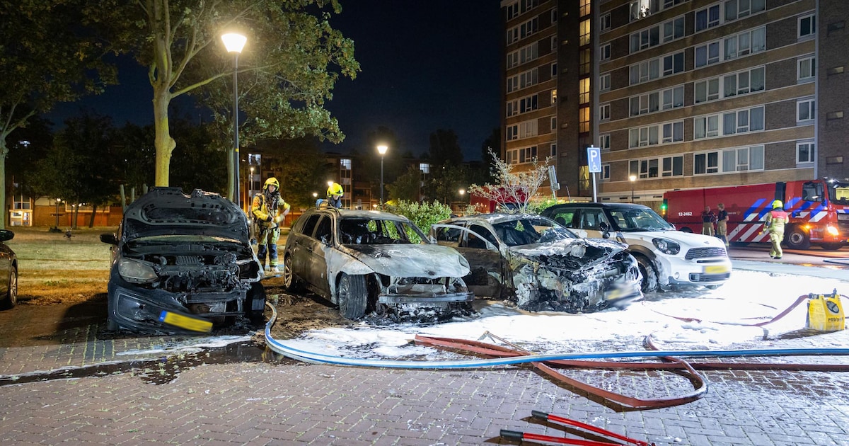 Autobranden in Beverwijk: drie auto uitgebrand op Uiverhof