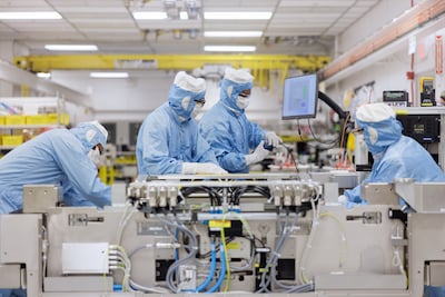 ASML makes a staggeringly large contribution to our earning capacity: how dependent does the Netherlands want to be on the company?